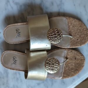 Women's new Impo sandals size 91/2 gold color